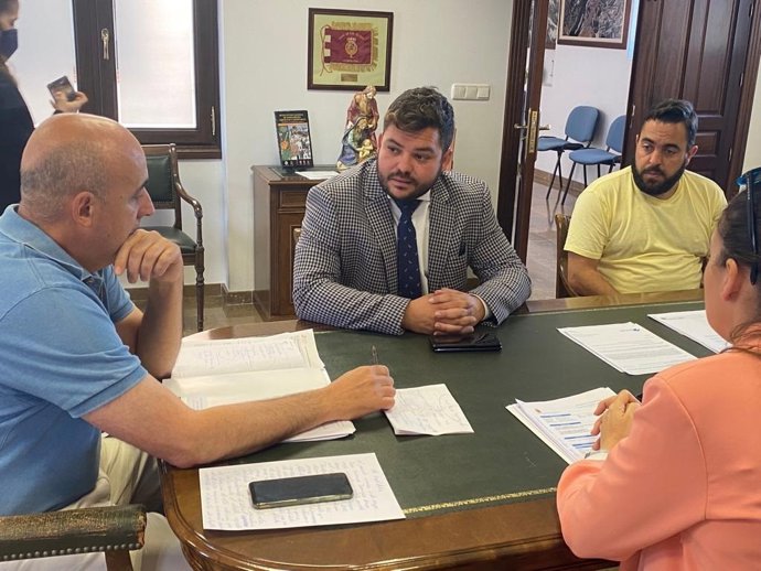 Miguel Rodríguez con el alcalde de Setenil.