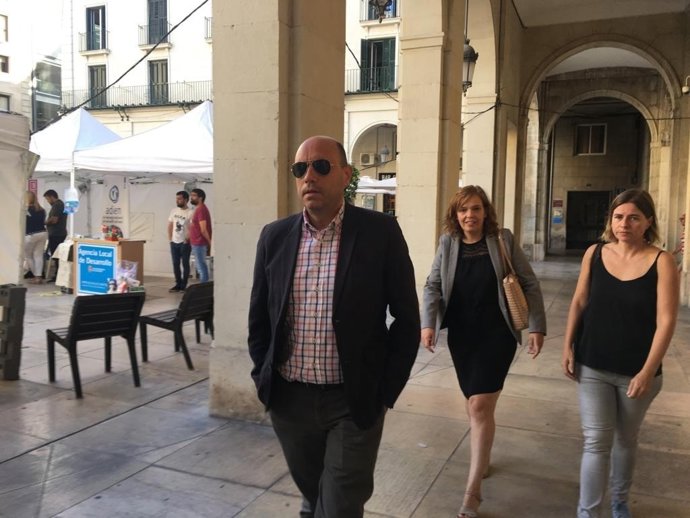 Archivo - Gabriel Echávarri llega este viernes a la Audiencia de Alicante.