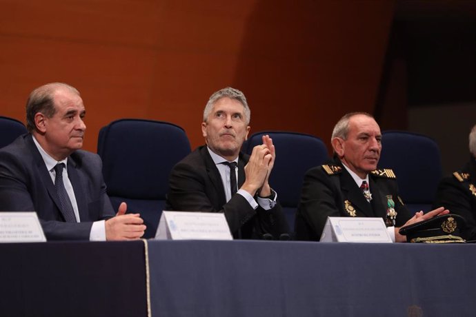 Archivo - (I-D) El director general de la Policía Nacional, Francisco Pardo, el ministro del Interior, Fernando Grande- Marlaska y el director adjunto operativo, José Ángel González, durante el acto de jura de la XXIX Promoción de comisarios