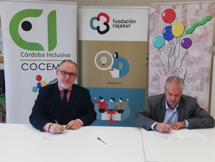 Castro y Vida, durante la firma del convenio.