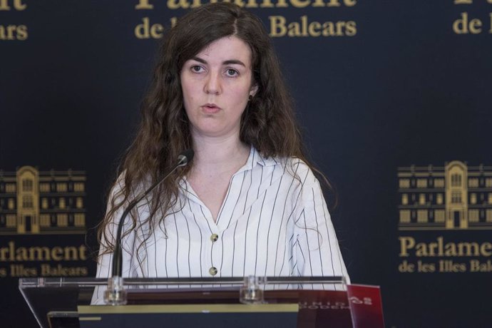 La portavoz adjunta en el Parlament, Esperana Sans, comparece en rueda de prensa.