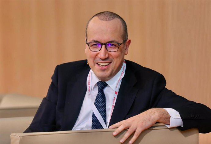 El CEO de BBVA, Onur Gen, en la segunda jornada del encuentro de Banca del IESE (Instituto de Estudios Superiores de la Empresa) y EY, en IESE Madrid, a 11 de mayo de 2022, en Madrid (España).