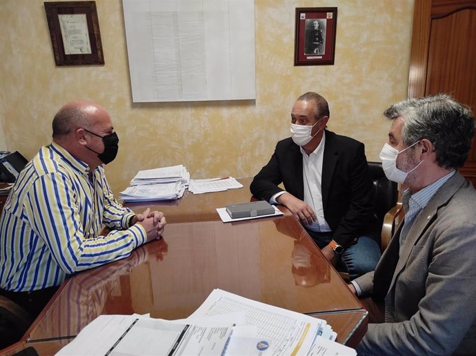 Reunión institucional de la Junta y el Ayuntamiento de Lecrín en el Consistorio del municipio