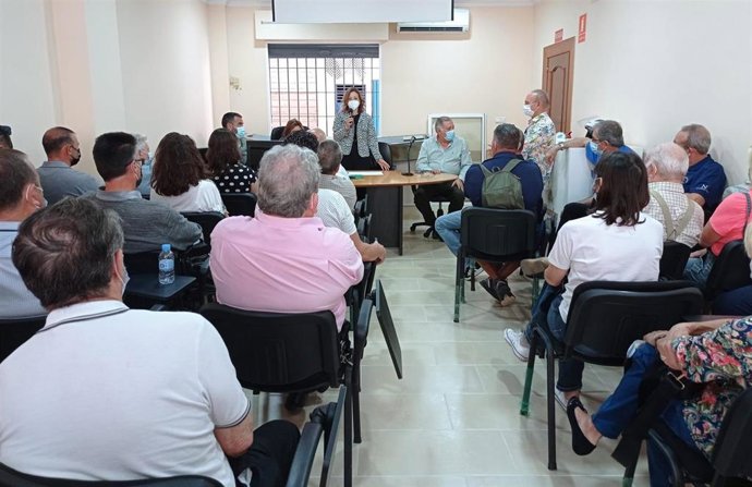 Reunión con empresarios de playa y chiringuitos