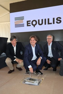 El alcalde de Fuenlabrada, Javier Ayala, en el acto de colocación de primera piedra del nuevo centro comercial ‘Nexum Retail Park’