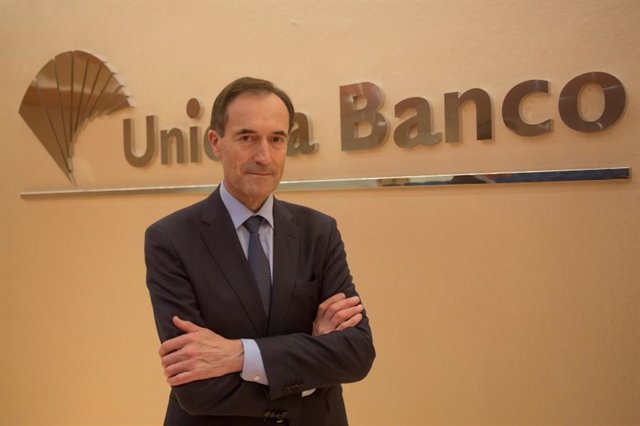 Archivo - El nuevo CEO de Unicaja Banco, Manuel Menéndez.