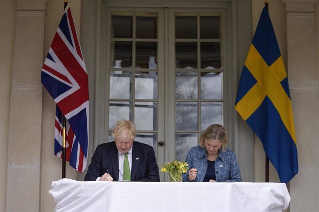 Boris Johnson, primer ministro de Reino Unido, y Magdalena Andersson, primera ministra de Suecia