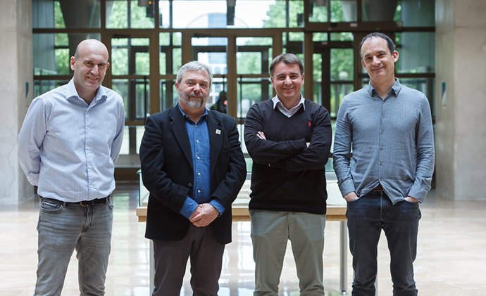 De izquierda a derecha, los profesores Javier Hualde, Txema Uribe, Miguel Barajas e Iñigo Arozarena elegidos, nuevos directores de departamento.