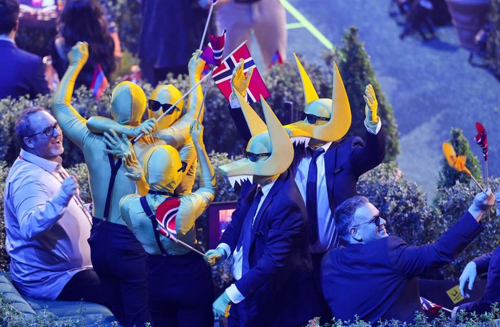 El grupo de Noruega celebra su paso a la gran final de Eurovisión 2022. Foto: Jens Büttner/dpa