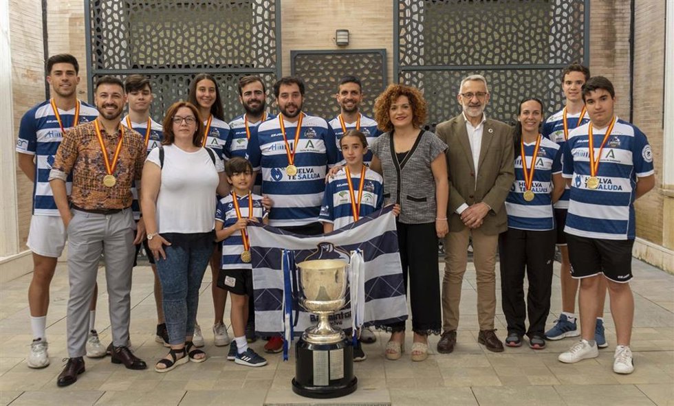 Diputación recibe al Recreativo IES La Orden de bádminton tras lograr su séptima Liga.
