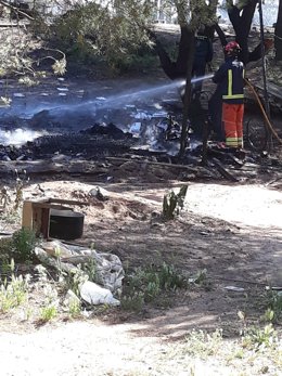 Imagen del incendio del pasado 5 de mayo en un asentamiento de Lucena del Puerto (Huelva).