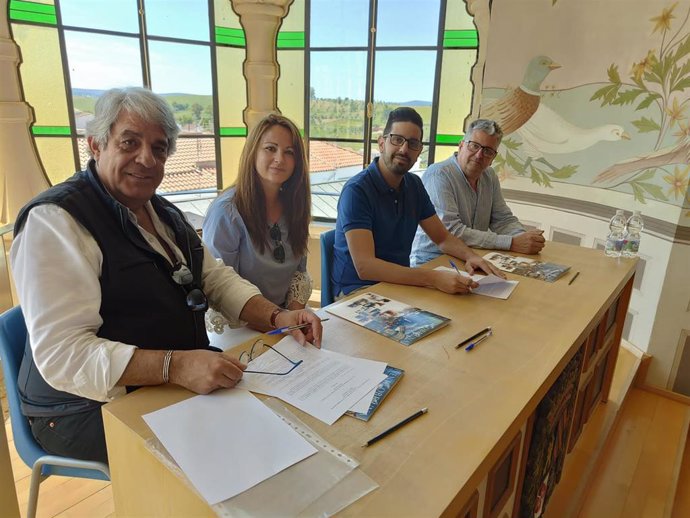 Firma del acuerdo de colaboración entre Horeca Córdoba y ERA Guadiato.