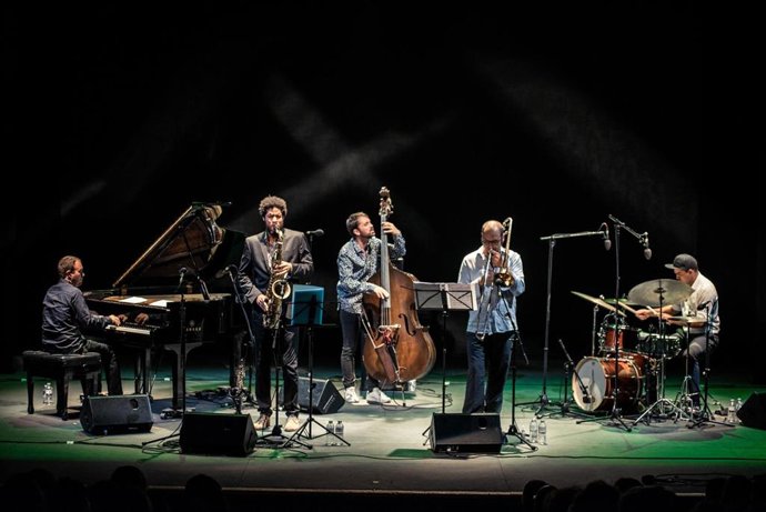 Archivo - El festival Mayo Jazzea ofrece mañana jueves la actuación de Caminero Quinteto en el Teatro Bretón