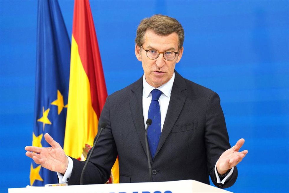 El presidente del Partido Popular, Alberto Núñez Feijóo, lcomparece ante los medios de comunicación en la sede regional del PP, a 11 de mayo de 2022, en Santiago de Compostela, A Coruña, Galicia, (España). 