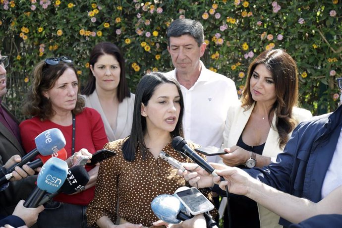 Inés Arrimadas en un encuentro con afiliados del partido en Málaga.