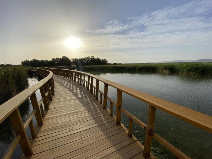 Archivo - Puesta de sol en el Parque Nacional de las Tablas de Daimiel, a 8 de septiembre de 2021, en Ciudad Real, Castilla-La Mancha (España). La empresa Ecodestinos ha suspendido las visitas guiadas a este Parque Nacional y reserva de la biosfera de
