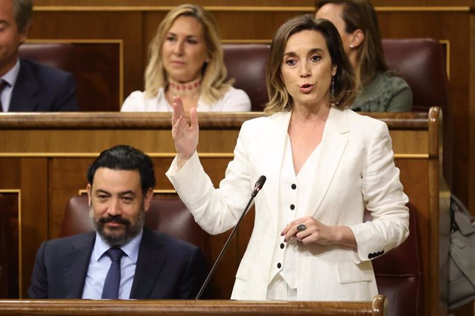 La secretaria General del Partido Popular y portavoz del partido, Cuca Gamarra, interviene en una sesión de control, en el Congreso de los Diputados, a 11 de mayo de 2022, en Madrid (España).