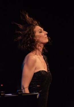 Archivo - La cantante portuguesa Dulce Pontes presenta mañana en el Teatro Bretón su nuevo disco 'Perfil'