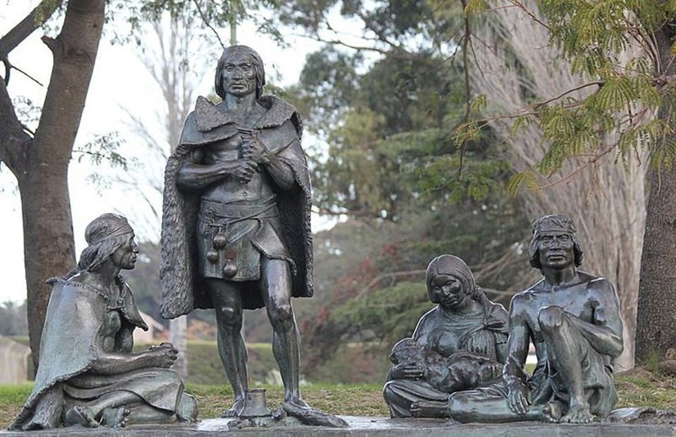 Monumento a los ultimos indios charruas