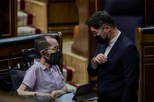 Archivo - Pablo Echenique i  Gabriel Rufián al Congrés