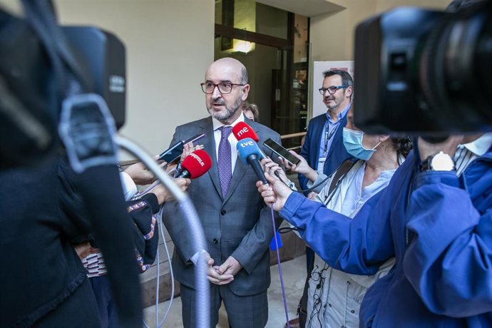 El interventor general de la Junta de Comunidades de Castilla-La Mancha, Francisco Javier Martín Cabeza ha asistido a la inauguración del I Foro Profesional de Auditoría Pública.