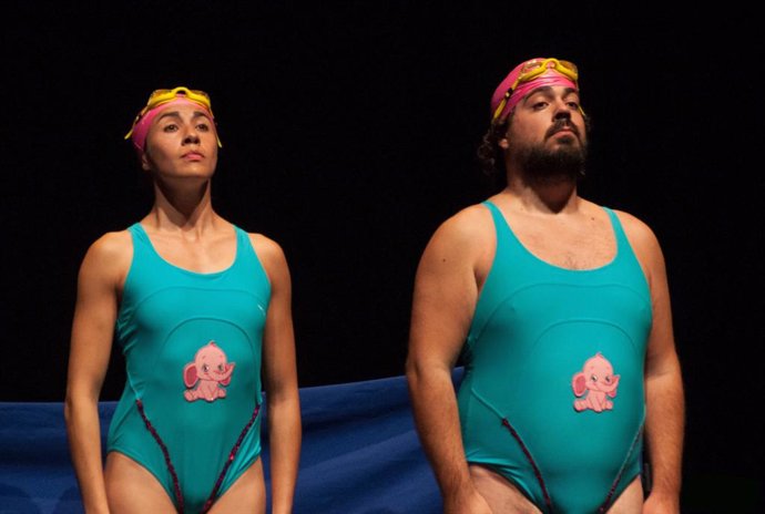 La Red Andaluza de Teatros Públicos lleva a Villanueva del Rosario el montaje 'Natación sinCLOWNizada'