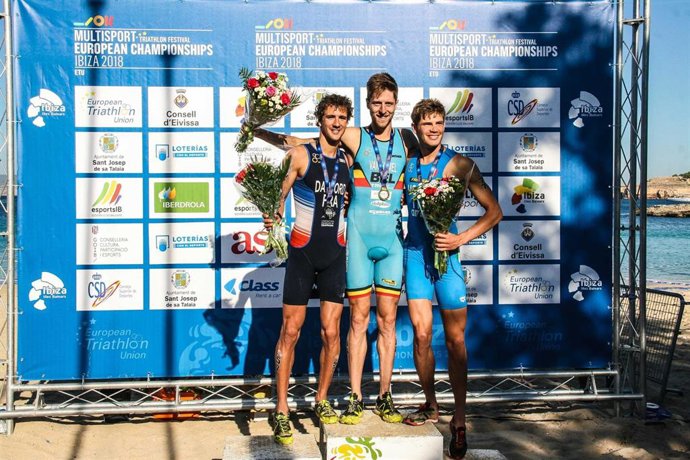 Archivo - Podio de la prueba de Triatlón Cross del Campeonato de Europa de Triatlón Multideporte celebrado en Ibiza en 2018