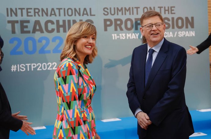 Pilar Alegria i Ximo Puig en la Cimera Internacional Docent