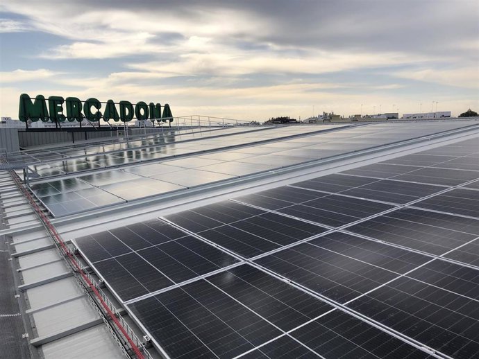 Mercadona invierte 140 millones y reduce sus emisiones de CO2 en 5.300 toneladas en Andalucía en 2021.