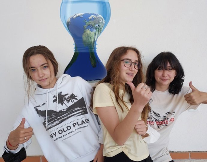 Las tres alumnas del Colegio SAFA de Écija que han quedado finalistas en el concurso Emprender por el Clima.