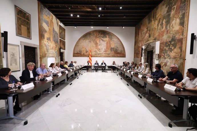 El president del Govern, Pere Aragons, i el conseller Josep Gonzlez-Cambray es reuneixen amb la Junta permanent de direccions de centres educatius