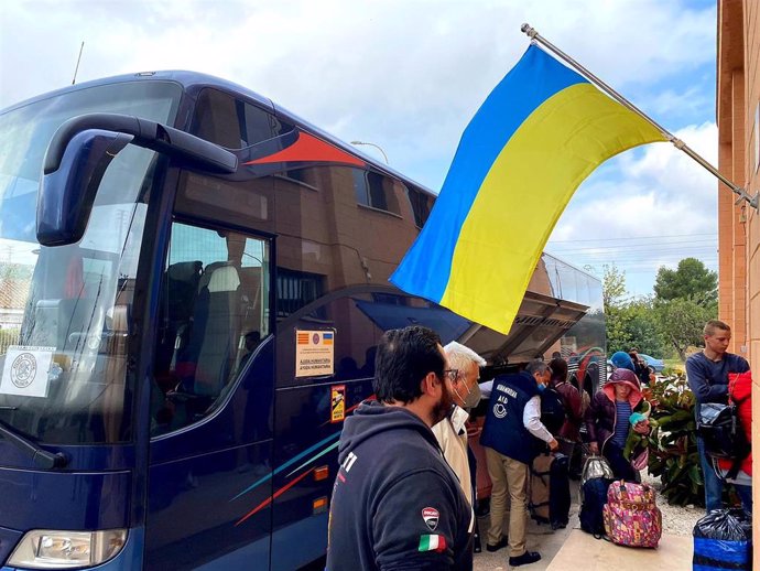 Archivo - Autobús de refugiados de Ucrania