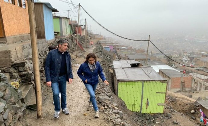 Javier M. Flores, director general de la FMBBVA, en su visita a emprendedores de Financiera Confianza, entidad peruana de la Fundación