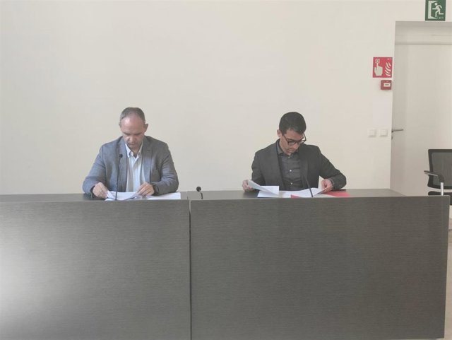 El conseller de Fondos Europeos, Universidad y Cultura, Miquel Company, y el director general de Modernización y Administración Digital, Ramón Roca, en una rueda de prensa.