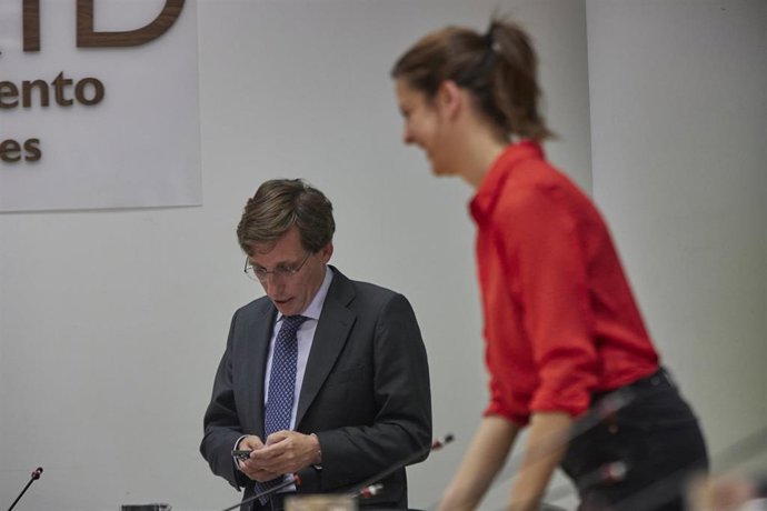 El alcalde de Madrid, José Luis Martínez-Almeida, en la última sesión de la comisión de investigación municipal.