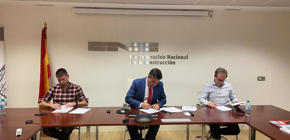 Firma del acuerdo entre patronal y sindicatos de la construcción