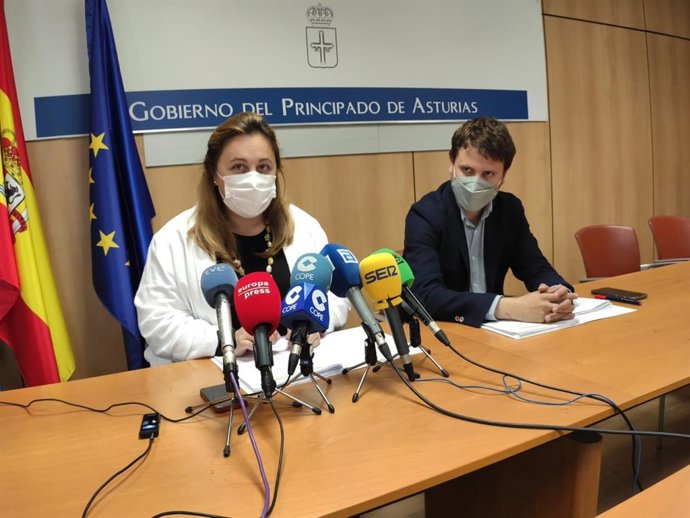 La consejera de Educación, Lydia Espina, y el director general de Ordenación, David Artime.