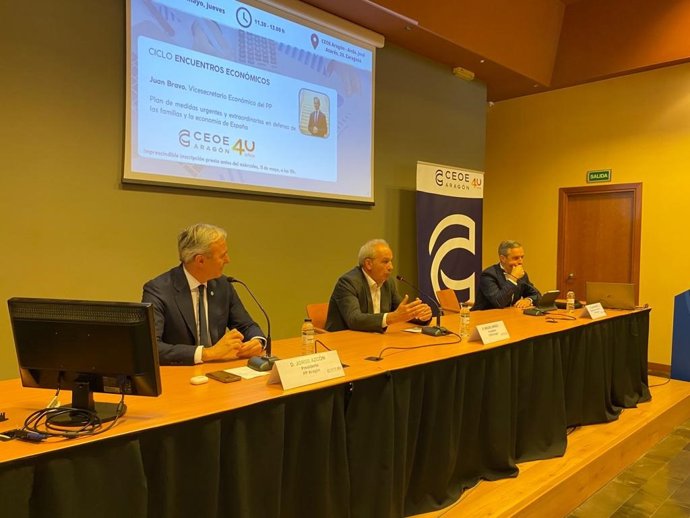 Azcón (PP): "Queremos para Aragón la fórmula del 'milagro económico andaluz', con más inversión y menos impuestos".