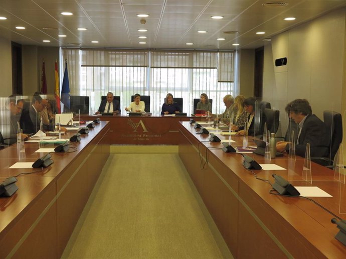 Reunión de la Comisión de Economía, Hacienda y Presupuesto para examinar el informe de la Ponencia y debate y votación de las enmiendas no incorporadas al mismo respecto de la Proposición de Ley de Mecenazgo de la Región de Murcia