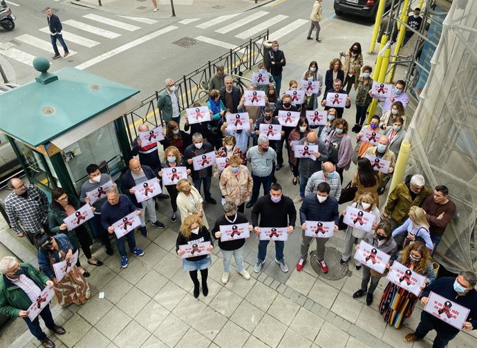 Concentraciones y minuto de silencio en CCOO y UGT por la muerte de un trabajador en Gamesa