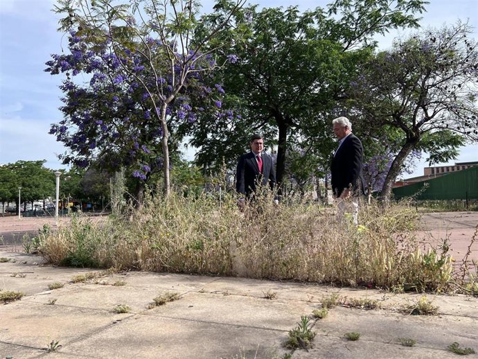 Pimentel y Aumesquet, junto a espacios públicos afectados por "malas hierbas".