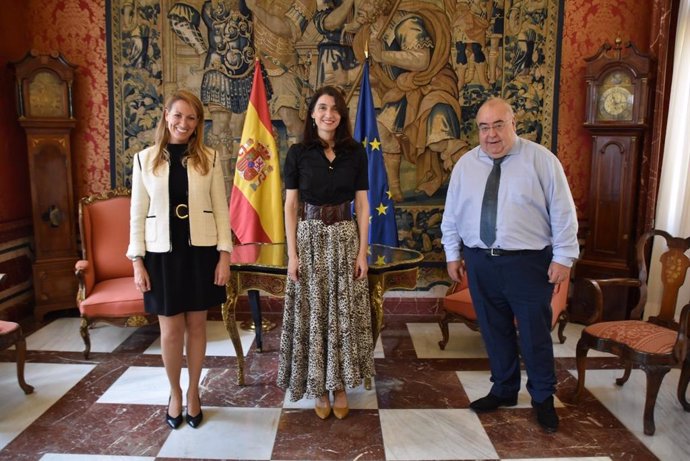 La ministra de Justicia, Pilar Llop, con la delegada del Gobierno en Cataluña, María Eugnia Gay, y el secretario de Estado de Justicia, Tontxtu Rodríguez.