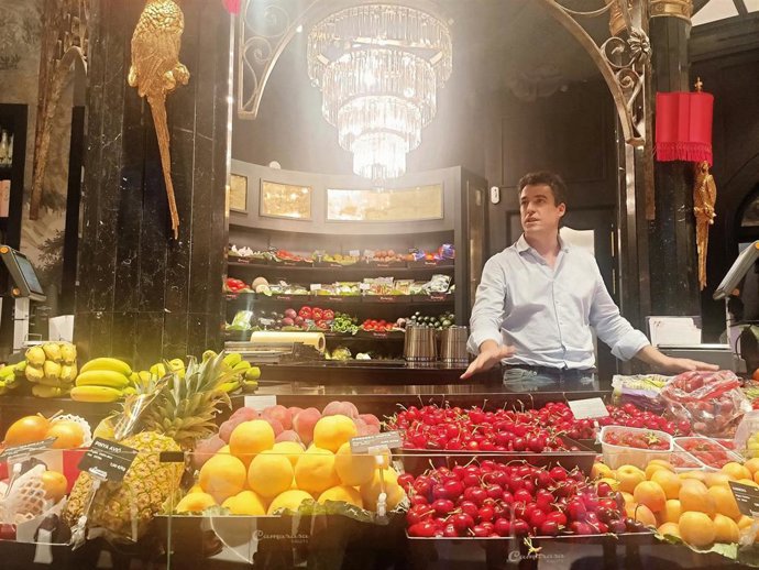 Marc Taribó (Camarasa Fruits) presenta el espacio gastronómico del grupo en la plaza Francesc Maci de Barcelona