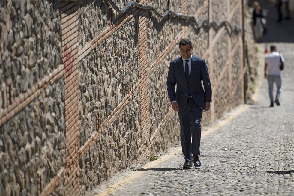 El presidente del PP-A y de la Junta, Juanma Moreno, durante el acto de presentación de los candidatos cabezas de lista de su partido por las ocho provincias a las elecciones andaluzas a11 de mayo del 2022 en Granada (Andalucía, España)