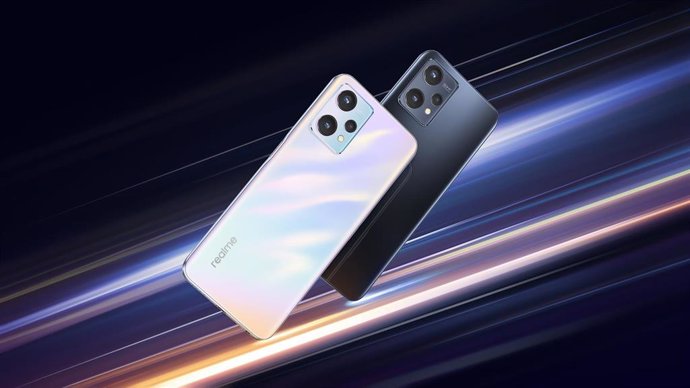 El nuevo realme 9 5G, en color blanco y negro