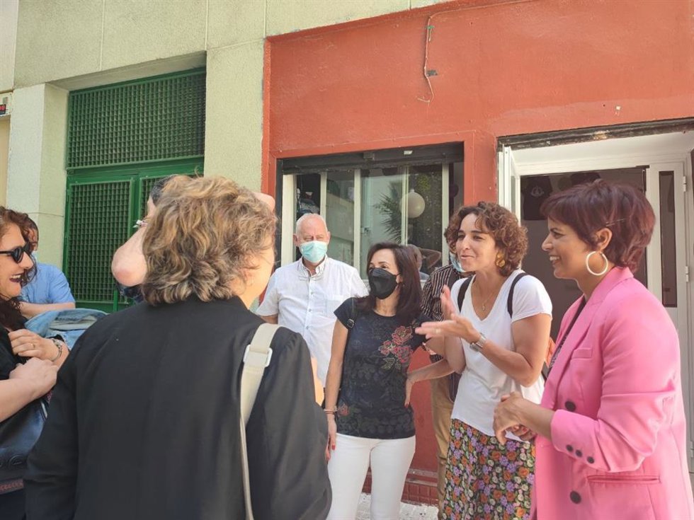 Reunión de la candidata de Adelante Andalucía a la Junta, Teresa Rodríguez, en Sevilla con plataformas de empleados públicos en abuso de temporalidad.