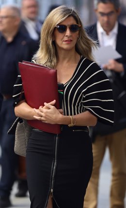 La vicepresidenta segunda y ministra de Trabajo, Yolanda Díaz, a su llegada a una sesión de control, en el Congreso de los Diputados, a 11 de mayo de 2022, en Madrid (España). 