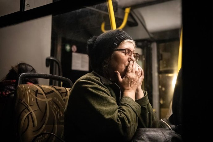Un comboi amb persones evacuades d'Azovstal arriba a Zaporíjia