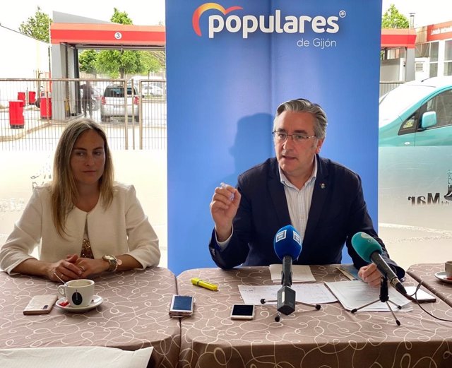 Rueda de prensa de Pablo González, presidente del PP de Gijón