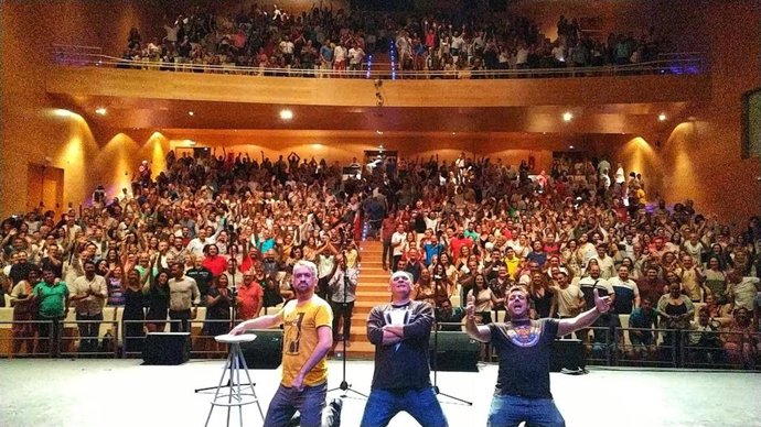 Al show del Comandante Lara de este viernes, se une el teatro carnavalero El Selu. El Musical del sábado, y el espectáculo infantil 'El legado del León', Tributo al Musical del Rey León del domingo.